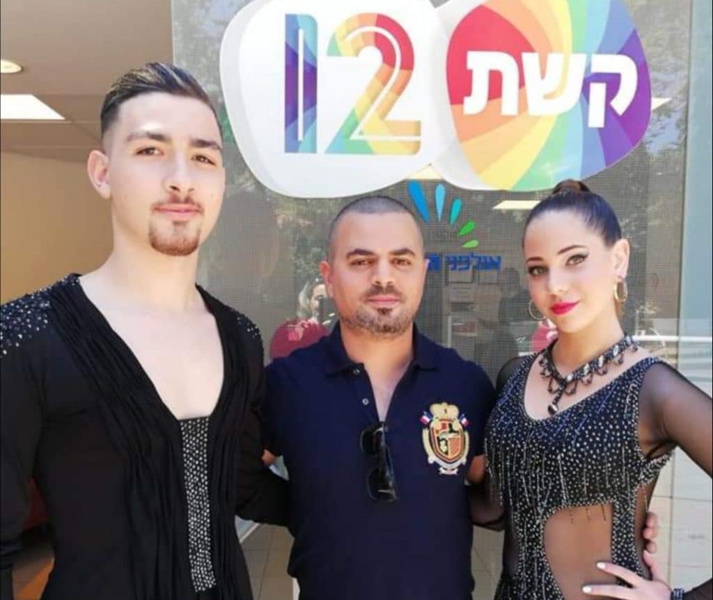 רקדנים של מופעי ריקוד להפקות טלוויזיה ואבי צור בתוכנית בוקר של פאולה וליאון בערוץ 12