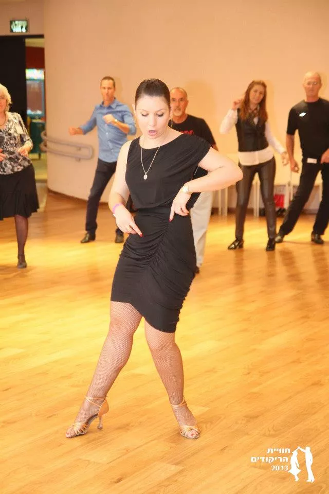 אירה צור ודאנס קונטיננטל בחוג ריקודים סלוניים ולטיניים למבוגרים